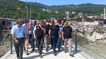 Ulaştırma ve Altyapı Bakanı Karaismailoğlu, Ayancık'ta sanayi sitesinde incelemede bulundu