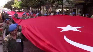 Son Dakika | BALIKESİR - Asker arkadaşlarının kurduğu 'Gökyüzü Kartalları Grubu', şehitler için yürüdü