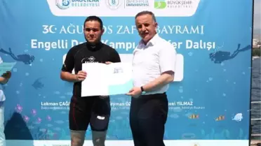 Marmara Denizi'nde 'Zafer Dalışı' yaparak Türk bayrağı açtılar