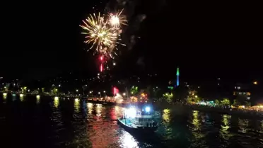 Balıkçılar havai fişek gösterisi ile 'Vira bismillah' dedi