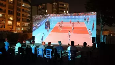 Filenin sultanlarını yazlık sinemada izlediler