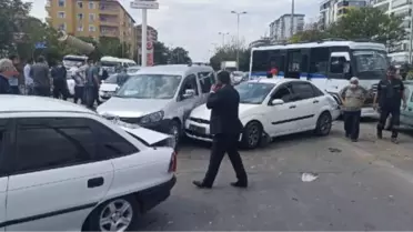 FRENİ BOŞALAN VİNÇ 7 ARACA ÇARPTI: 2 YARALI