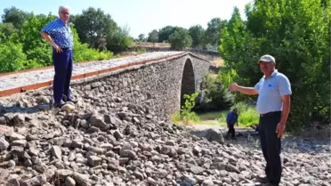 Define hayaliyle taş köprüyü tahrip ettiler