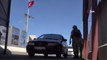 Bingöl'de sağlık ekipleri, jandarma kontrol noktasında aşılama çalışması yaptı