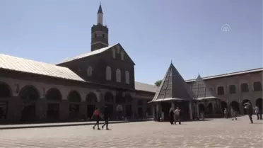 DİYARBAKIR - İslam'ın 5. Harem-i Şerif'i kabul edilen Diyarbakır Ulu Cami'de sema gösterisi düzenlendi