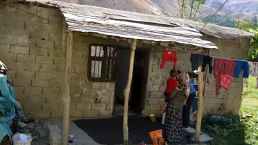 Türk Kızılayı Hakkari Şubesi 6 nüfuslu aileye yardım eli uzattı