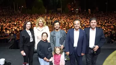 Milletvekili Tüzün ve Başkan Şahin, Buray konserinde çocuklarla sahneye çıktı