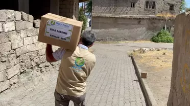 Help Yetim İnsani Yardım Organizasyonu'ndan Batman'daki ailelere gıda, kırtasiye ve nakdi yardım