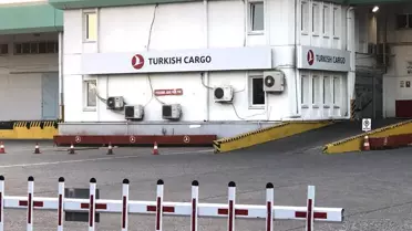 Adana Havalimanı'nda klima ünitesinin patlaması sonucu 2 işçi yaralandı