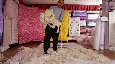 Sivaslı yorgan ustası, mesleği yaşatmak için yanına aldığı çırak tarafından soyuldu! Genç çıkar 1600 lira ile kayıplara karıştı
