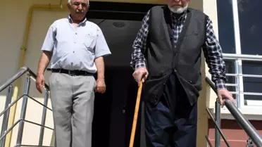 100 yaşında Kovid-19'u yenen Ramazan Şahin, 2 doz aşısını yaptırarak örnek oldu