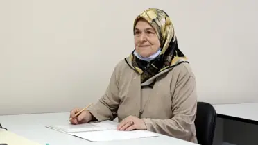 70'inden sonra liseyi bitiren torun sahibi kadınlar, üniversite sınavına hazırlanıyor