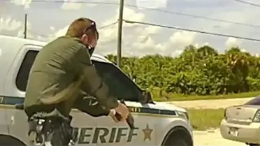 Polis, sokak ortasında çatıştığı siyahinin üzerine şarjörü boşalttı! O anlar saniye saniye kamerada