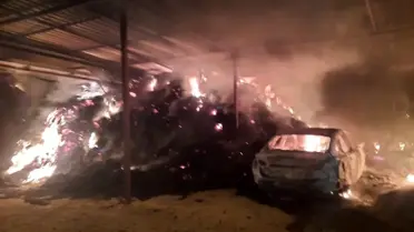 Samanlıkta başlayan yangın ev ve otomobili kül etti