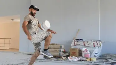 İnşaatta çalışan Ali'nin kova sektirdiği videoları izlenme rekoru kırıyor