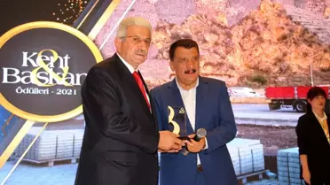 Oltu Belediye Başkanı Taşçı Malatya'da ödül aldı