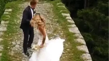Köpeğin kovaladığı gelin ve damadın zor anları