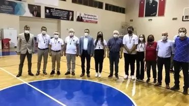 Burhaniye'de Kaymakam Memiş başarılı satranççıları ödüllendirdi