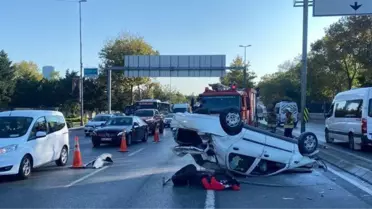 Sarıyer'de servis minibüsüne çarpan otomobilin takla attığı kazada 2 kişi yaralandı