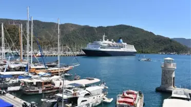 'BLUE SAPPHİRE' İLE MARMARİS'E 220 TURİST GELDİ