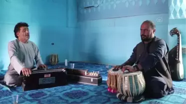 Kandaharlı onlarca şarkıcı ofislerini kapatıp Pakistan'a kaçtı