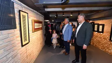 Kufi tarzdan esinlenilen 'Gülnihal Gül Mamat & Özgün Hat Atölyesi Sergisi' açıldı