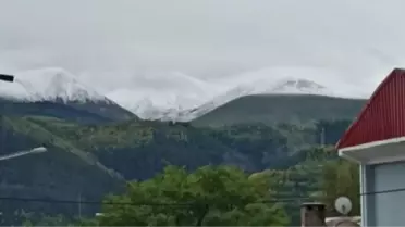 Erzincan ve Ardahan'ın yükseklerine kar yağdı