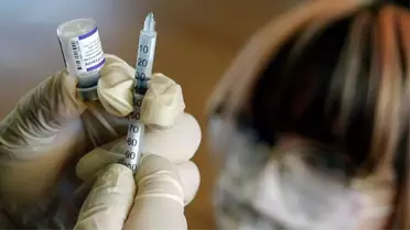 Hollanda'da babasının Covid aşısı olmasına izin vermediği 12 yaşındaki çocuk mahkemeye başvurarak aşı olma hakkı kazandı