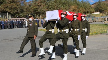 ŞEHİT UZMAN ÇAVUŞ İÇİN HAKKARİ'DE UĞURLAMA TÖRENİ