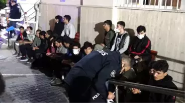 AKSARAY'DA MİNİBÜSE BİNDİRİLEN 24 KAÇAK GÖÇMEN AVCILAR'DA YAKALANDI