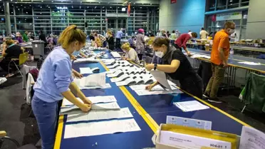 Almanya'da seçimleri az farkla Sosyal Demokrat Parti önde götürüyor