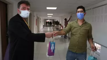 Aziziye Belediyesi üniversite öğrencilerine hijyen seti dağıttı