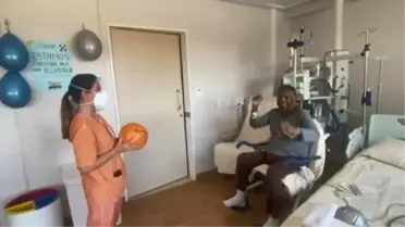 Football legend Pele's physical therapy continues
