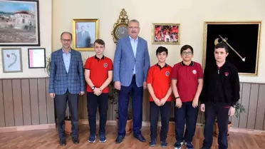 Başkan Özkan hafızları tebrik etti