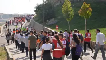 'DÜNYA YÜRÜYÜŞ GÜNÜ'NDE' DİYARBAKIR'DA YÜZLERCE KİŞİ YÜRÜDÜ