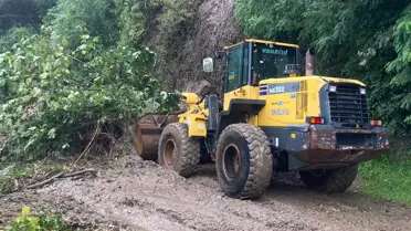 Artvin'in Hopa ve Kemalpaşa ilçelerinde sağanak hayatı olumsuz etkiledi