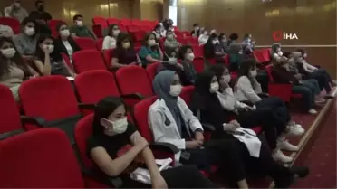 Dicle Üniversitesi Hastanesinde, '1-7 Ekim Dünya Emzirme Haftası' eğitim konferansı