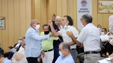 HDP'li meclis üyesi, belediye başkanının üzerine yürüdü