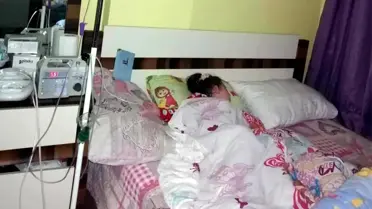 Kırşehir'de sağlık çalışanları karnından beslenen Mina için seferber oldu
