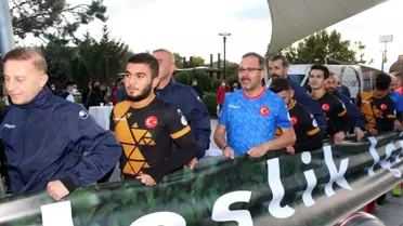 Gençlik ve Spor Bakanı Kasapoğlu, yeşil sahada gençlerle buluştu