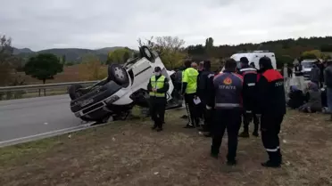 Amasya'da tarım işçilerini taşıyan minibüs devrildi: 18 yaralı