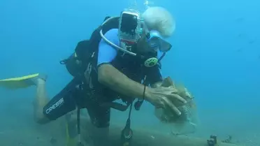 Dünyaca ünlü Konyaaltı Sahili'nde deniz dibinden 10 dakikada çıkan çöpler şaşırttı