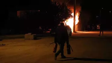 Garajda yangın çıktı, alevler evi sardı: Mahsur kalan kadını itfaiye kurtardı