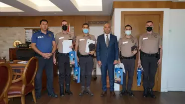 Son dakika haber! Kafeye silahla ateş açan kişiyi etkisiz hale getiren 4 bekçi ödüllendirildi