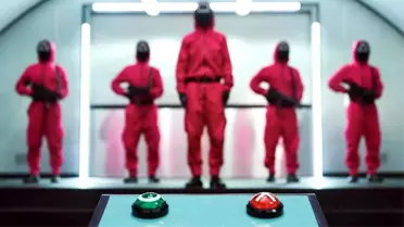 Netflix'in bu hatası başını ağrıtacak! Squid Game'de yer alan telefon numarası bir kadına ait çıktı