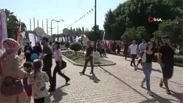 Pandeminin stresini festivalde attılar