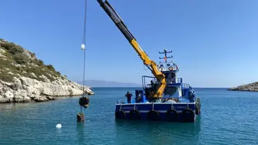 Fırtınanın deniz dibinde oluşturduğu duba enkazı, 15 günlük çalışmayla çıkartılabildi