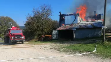 Karabük'te iki katlı ev alevlere teslim oldu