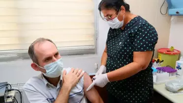 Yerli aşı 'TURKOVAC' İzmir'de gönüllü vatandaşlara ilk kez uygulandı
