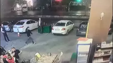 BÜYÜKÇEKMECE'DE KÖPEĞİ SURATINDAN BIÇAKLADILAR